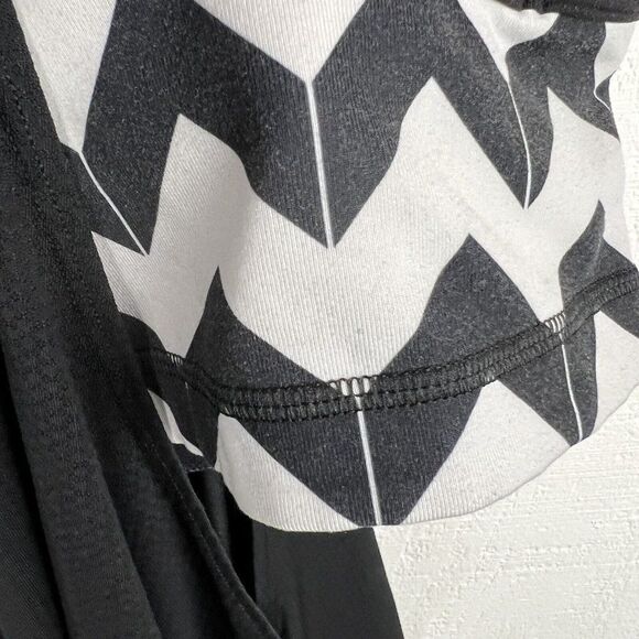 Lululemon No Limit Tank Top 6 Womens Black White Chevron Gym Workout Stretch - Picture 6 of 8